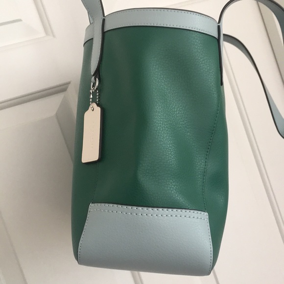 🌺HP🌺 Coach Tote Colorblock with Horse Carriage Pebble Leather Green Multi NWT - Picture 7 of 8